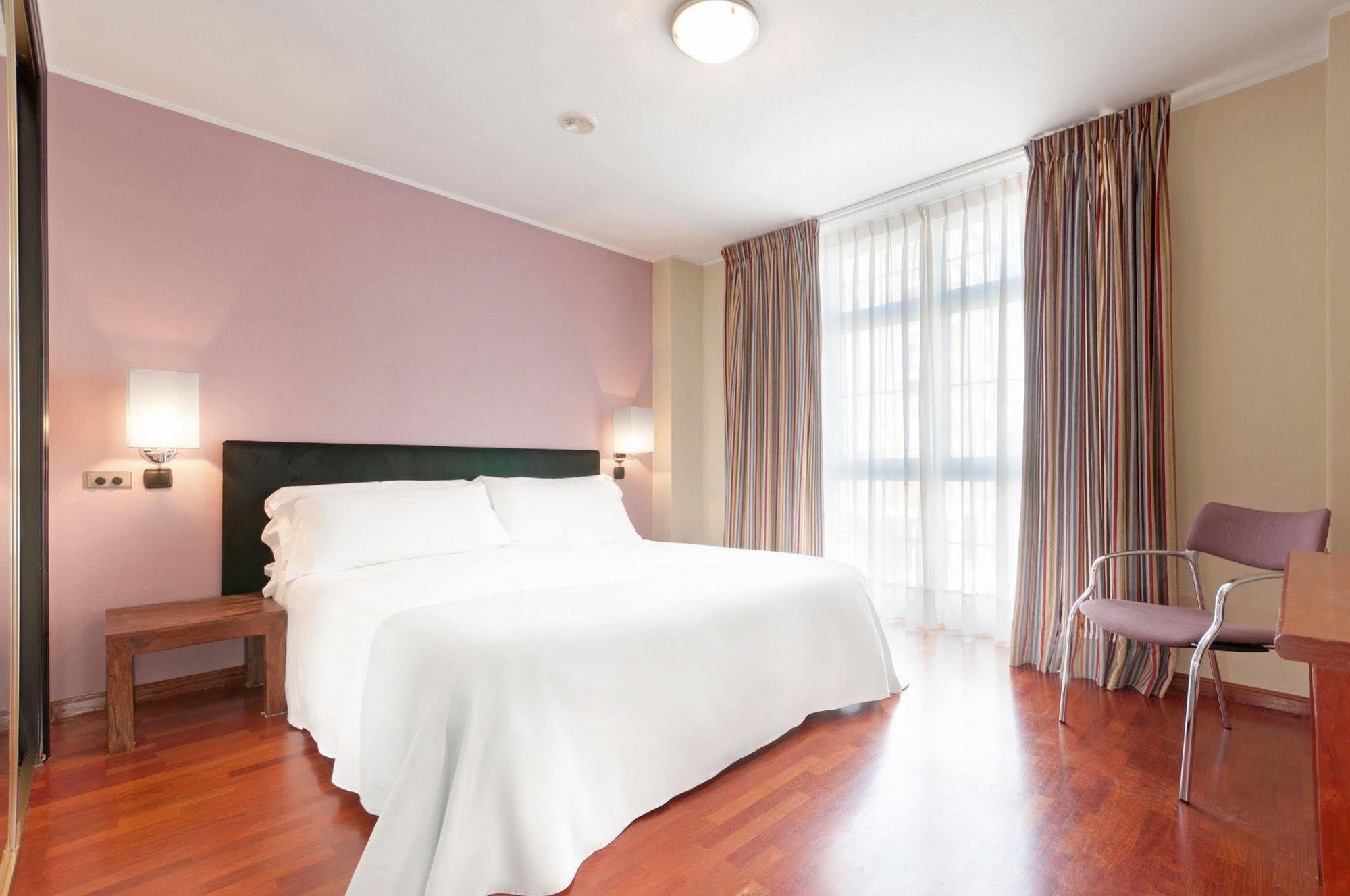 Tryp Valladolid Sofia Parquesol Hotel Oda fotoğraf